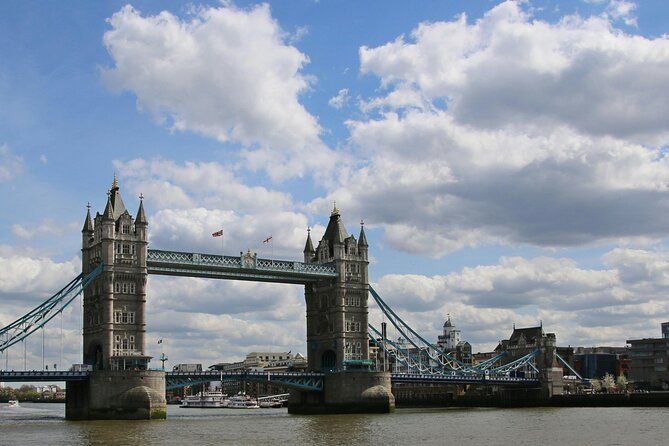 Harry Potter's most comprehensive and exclusive tour in London - Stop 3: Borough Market and Southwark’s Darker Side