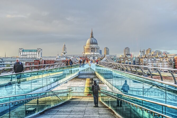 Harry Potter's most comprehensive and exclusive tour in London - Stop 4: Millennium Bridge, Shakespeare’s Globe Views, and a Destruction Moment