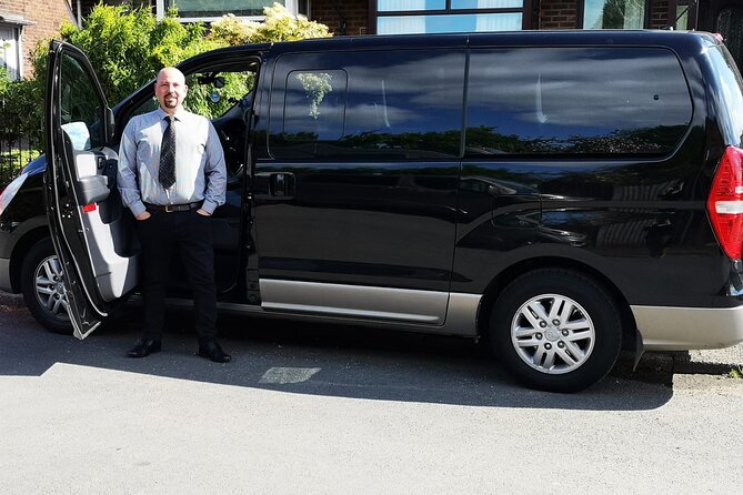 Heathrow Airport Transfer - Driver communication: name-on-iPad meets direct mobile help
