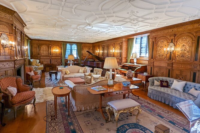 Hever Castle - England's Hidden Gem - Entering the castle: halls, galleries, bedrooms, corridors