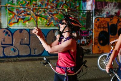 Highlights of Royal London Bike Tour with River Cruise Package - Tower Bridge crossing, beer break, and the best time to spot the lights