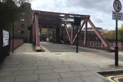 Historic walk of East Londons Wapping Docks and its famous Pubs - Walking route in plain terms: from Canary Wharf to St Katharine Docks