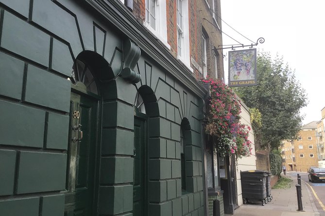 Historic walk of East Londons Wapping Docks and its famous Pubs - The famous pubs: Raleigh, writers, pirates, and tides