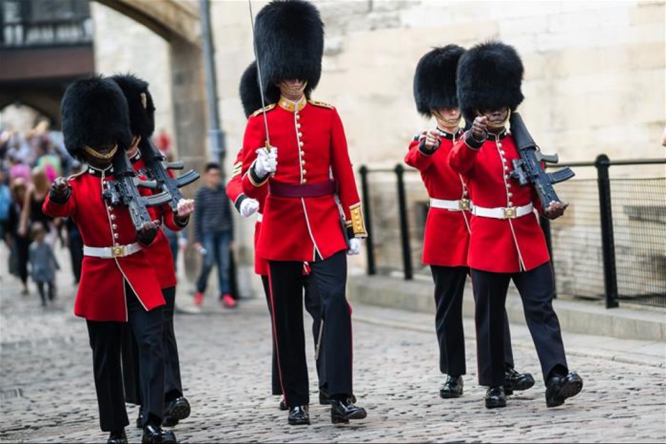 Hop on Hop off London Bus Tour & Tower of London - The free Thames boat ride: when it helps (and when it can trip you up)