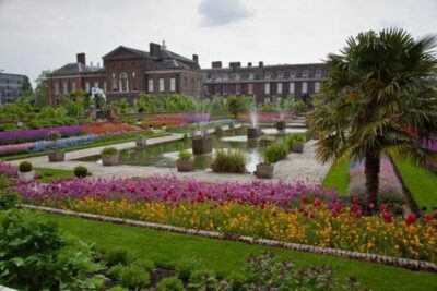Hyde Park and Kensington Gardens: A Self-Guided Audio Tour - Norwegian War Memorial and the Serpentine Sackler Gallery stop-and-look moments