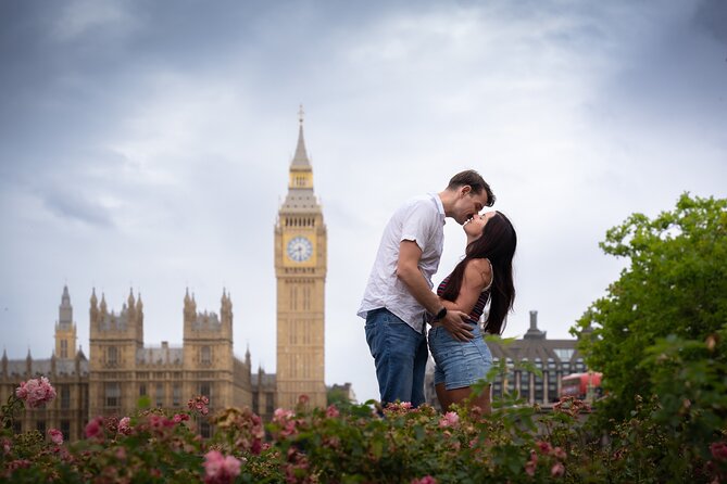 Iconic London Portraits Tour with Expert Local Photographer - Custom locations, including Notting Hill style