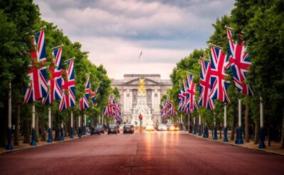 Iconic London Running Tour - Meeting at Trafalgar Square: The Lions, the Timing, and Bag Reality