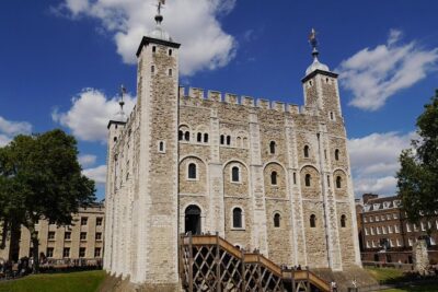 Immersive Treasure Hunt Adventure - City of London's Secrets - Starting at St Paul’s Cheapside: getting oriented before the first clue