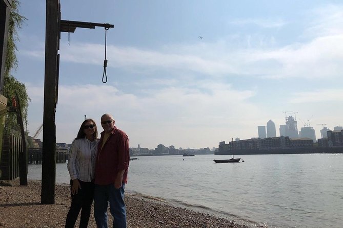 In Jack The Ripper Footsteps: Private Black Cab Tour in London - From Whitechapel 1888 to the Krays in the 1960s