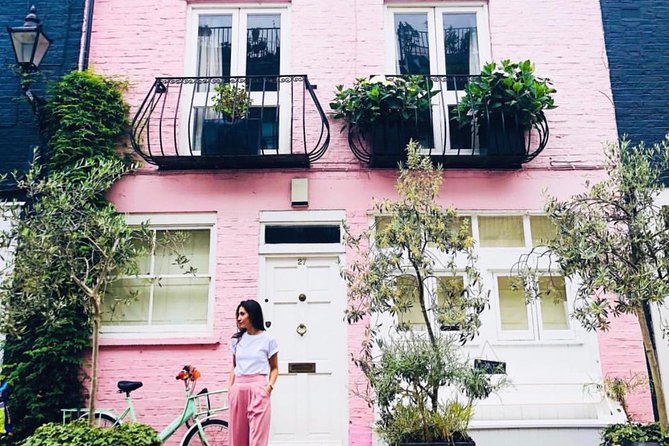 Instagrammable photos in Notting Hill - Photo-stop focus: that Wroclaw marker and what it means