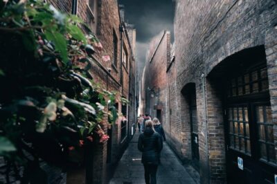 Italian Language : Original Harry Potter Walking Tour - Choosing the Underground or Thames boat option: what changes?