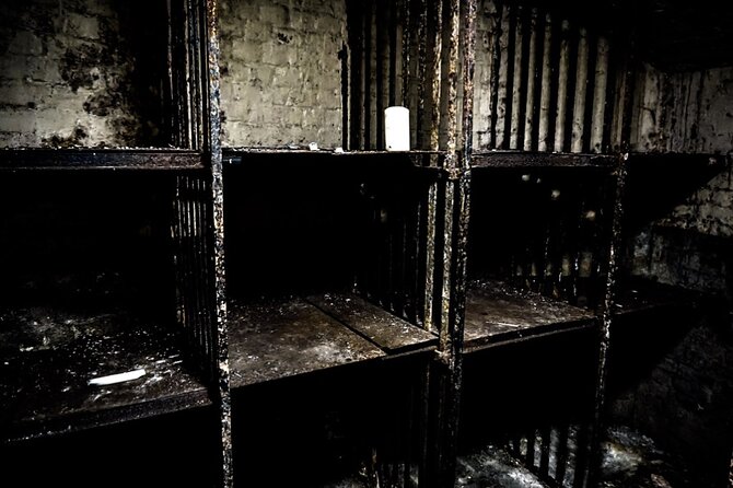 Jack the Ripper Tour and Underground Prison - Following Jack the Ripper through London’s meanest streets