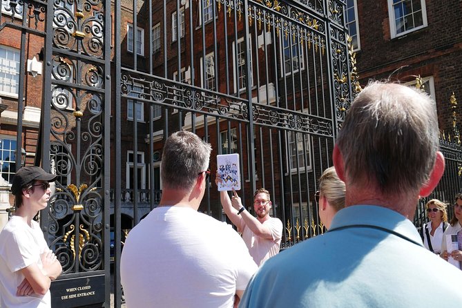 James Bond Small Group Mini Coach Tour of London - Stop 3: City of London College from Her Majesty’s Secret Service