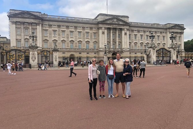 James Bond Ultimate Spy Taxi Tour - Westminster stop: where real spies and film spies feel close