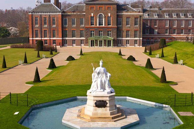 Kensington Palace VIP Garden Tour with Royal High Tea - Diana’s Statue and the Sunken Garden View