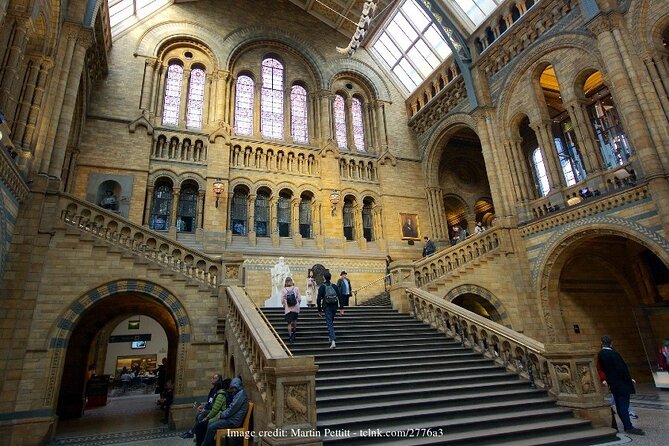 Kensington Private 4h Tour Including The Victoria & Albert Museum - Knightsbridge on Foot: Harrods, the Albert Memorial, and Elite-London Stories