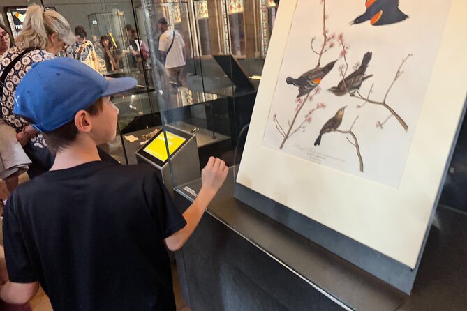 Kid-Friendly Natural History Museum & Dinosaurs Private Guided Tour in London - How the guide keeps the 2.5 hours from turning into a meltdown