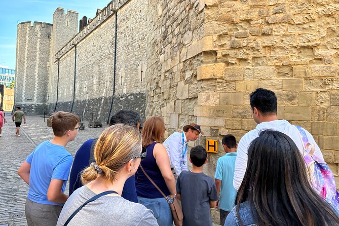 Kid-Friendly Private Tower of London Tour with Blue Badge Guide - Entering Tower mode: why a Blue Badge guide is the smart move