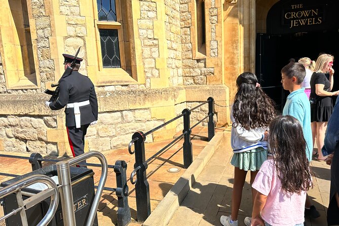 Kid-Friendly Tour: Tower of London and Tower Bridge Entry - A half-day Tower plan that keeps kids from melting