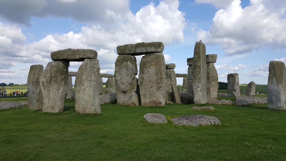 King Arthur Tour: Stonehenge, Glastonbury and Avebury - Caen Hill Locks: engineering that feels alive
