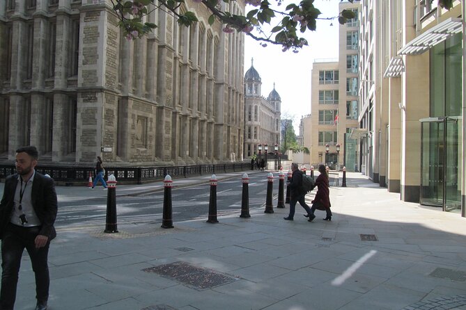 Law in London Private Tour - Crossing to the Old Bailey: the world’s most famous courtroom street