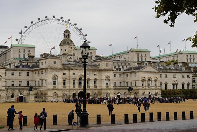Layover Tour of London from LHR Executive Luxurious Vehicle Private Tour 6 hour - The ride setup: air-conditioning, Wi‑Fi, and a real-world comfort win