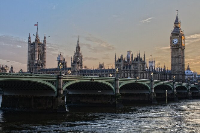Layover Tour of London from LHR Executive Luxurious Vehicle Private Tour - Trafalgar Square: the easy end to a fast loop
