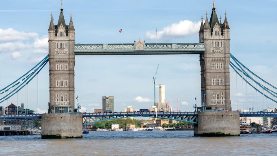 London: 24-Hour Hop-On Hop-Off Bus Pass - The Landmarks Circuit (Daily 8 AM–6 PM): Big Ben, Tower of London, and the West End Run