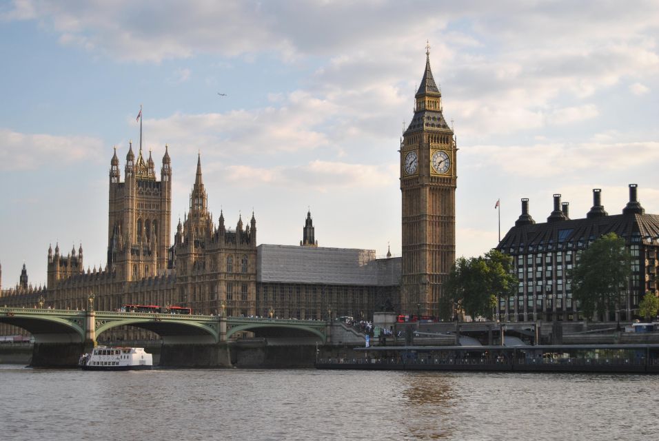 London: 3-Hours Private Walking Tour - Houses of Parliament and Big Ben: seeing the Gothic up close