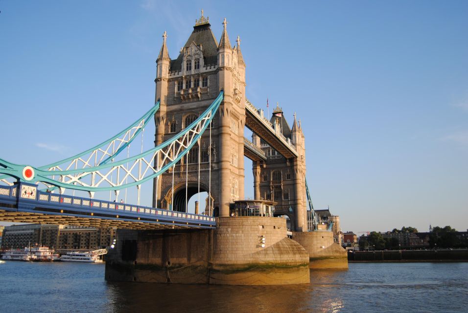 London: 3-Hours Private Walking Tour - Buckingham Palace or Changing of the Guards: picking your royal moment