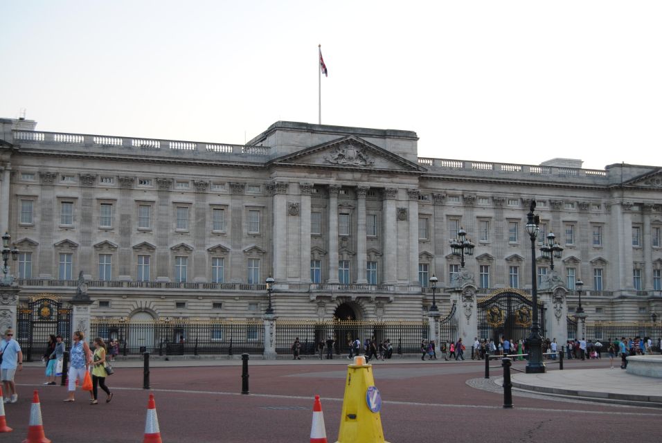 London: 3-Hours Private Walking Tour - Trafalgar Square and the National Gallery finish