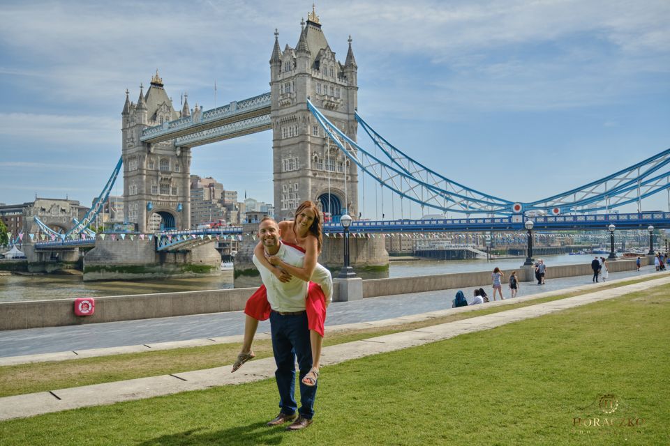 London 60min PRIVATE Personal Vacation & Travel Photographer - Meeting at The Ivy Tower Bridge: start where the views make sense