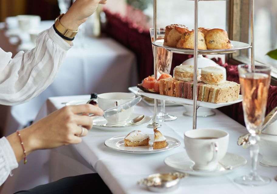 London: Afternoon Tea at The Rubens at the Palace - Palace Lounge pacing: how Champagne and tea/coffee fit the 90 minutes