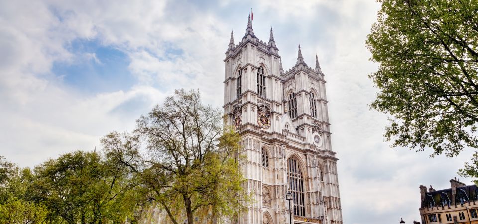 London: App-Based Walking Tour with 30 Stops - London Bridge to the Monument to the Great Fire: resilience you can see