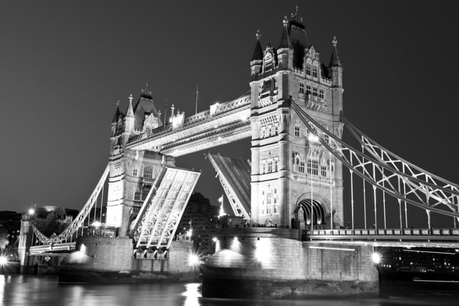 London Big Bus Evening Sightseeing Tour by Open-Top Bus - Audio commentary in 7 languages, plus Wi-Fi and headphones