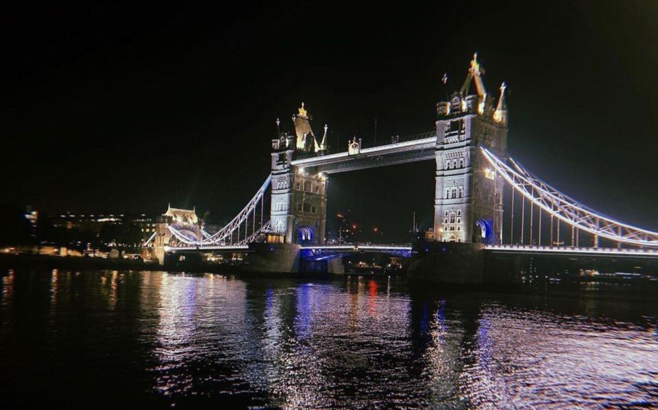 London Bridges Night Time Light Private Tour - Hotel pickup to Thames cruise: how the whole evening flows