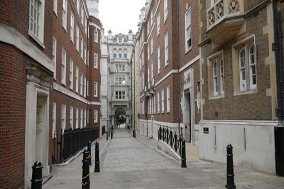 London: Bridget Jones 2–Hour Walking Tour - Iconic London Stops: Tower Bridge, London Bridge, and St Paul’s