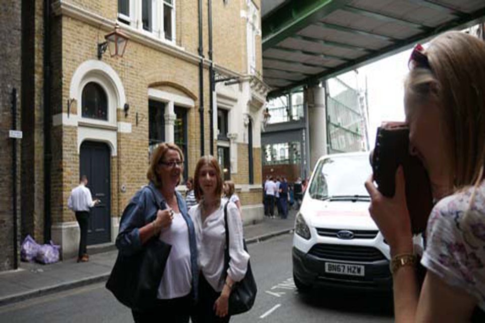 London: Bridget Jones 2–Hour Walking Tour - The Apartment Front Door Photo Stop (Your Best “Scene” Moment)