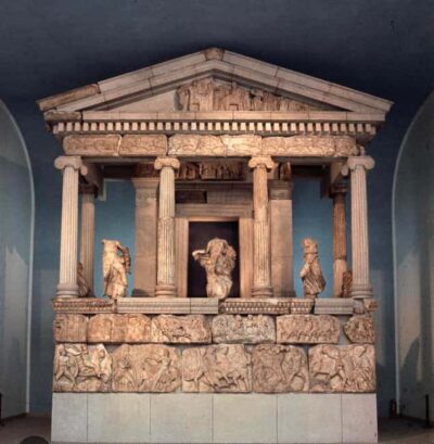 London: British Museum with Expert Guide. - Elgin Marbles and the Parthenon sculptures: Greek myth with context