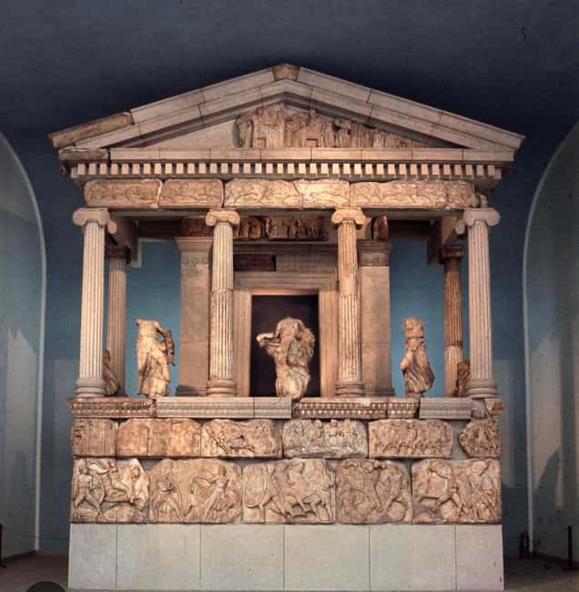 London: British Museum with Expert Guide. - Elgin Marbles and the Parthenon sculptures: Greek myth with context