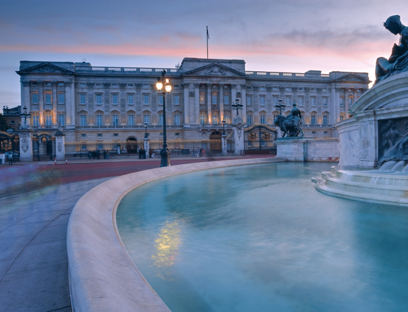 London: Buckingham Palace and Royal London Walking Tour - Royal Warrants on Jermyn Street: Luxury with a Real Purpose
