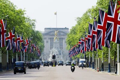 London: Buckingham Palace & Big Ben (& Westminster Abbey entry) - Trafalgar Square: fountains, the National Gallery area, and a quick history fix