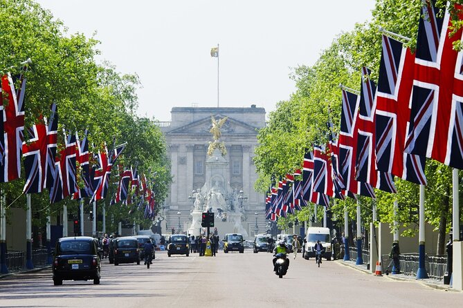 London: Buckingham Palace & Big Ben (& Westminster Abbey entry) - Trafalgar Square: fountains, the National Gallery area, and a quick history fix