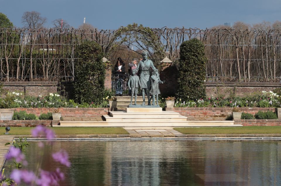 London: Buckingham Palace Walk & Tea at Kensington Palace - Royal London on Foot, Plus Tea That Actually Feels Royal