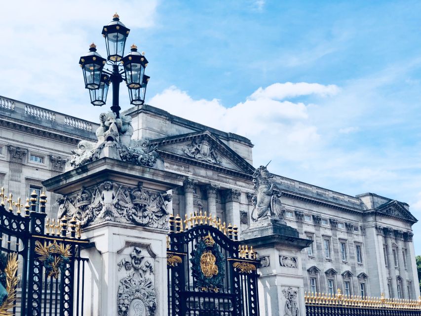 London: Buckingham Palace Walk & Tea at Kensington Palace - Buckingham Palace Views: Guards, Bearskin Hats, and the Main Address
