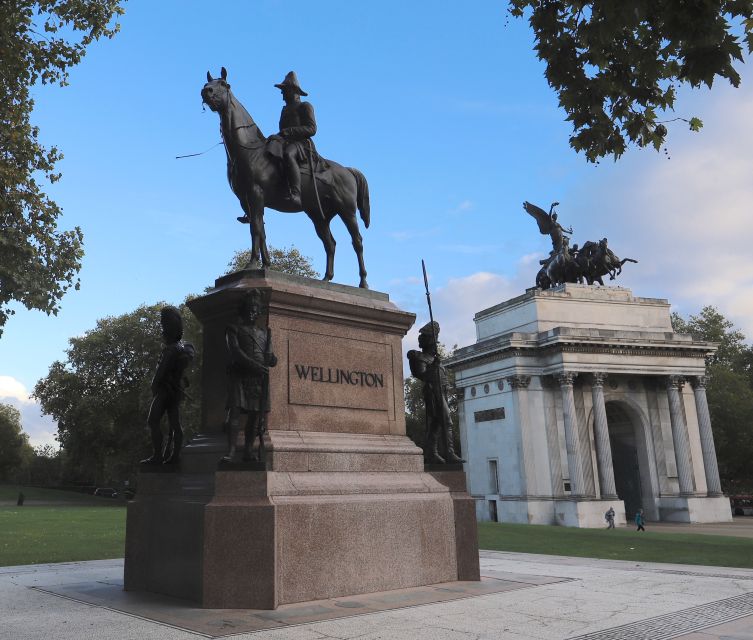London: Buckingham Palace Walk & Tea at Kensington Palace - Green Park Start: Setting the Stage at the Right Spot