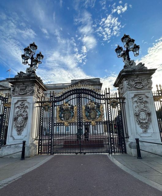 London: Buckingham Palace & Westminster Guided Walking Tour - Getting Oriented at Green Park (and why that start helps)