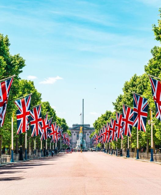 London: Buckingham Palace & Westminster Guided Walking Tour - St James’s Palace and the royal processional route mood