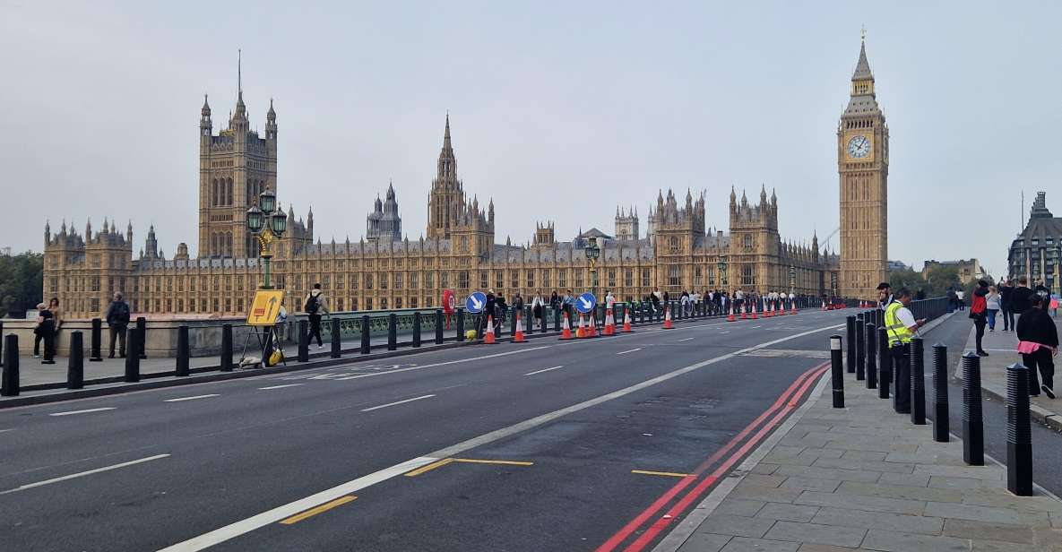 London by taxi: Highlights Tour in a real London Black Cab. - Borough Market lunch: your choice sets the tone for the day