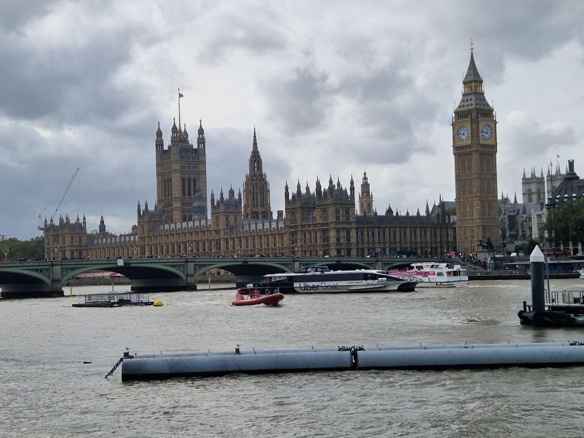 London by taxi: Highlights Tour in a real London Black Cab. - Beatles, Sherlock Holmes, and Harry Potter references without a detour spiral
